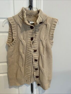 Used Chunky Cable Knit Button-Front Sleeveless Sweater Vest - Beige